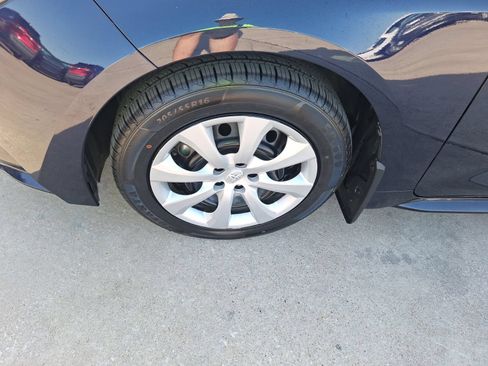 Used 2026 Toyota Corolla LE FWD image 11