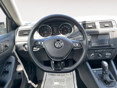 Used 2017 Volkswagen Jetta SE FWD image 12