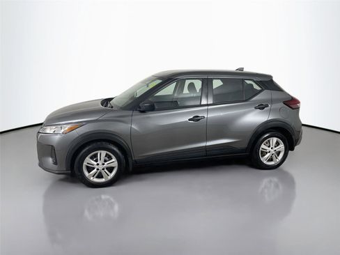 Used 2023 Nissan Kicks S image 4