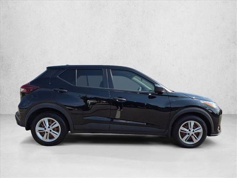 Used 2023 Nissan Kicks S FWD image 4