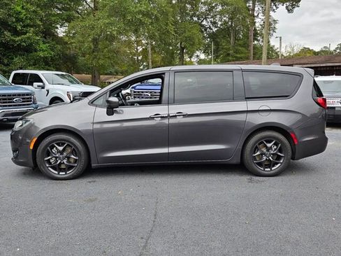 Used 2020 Chrysler Pacifica Touring w/ S Appearance Package image 5