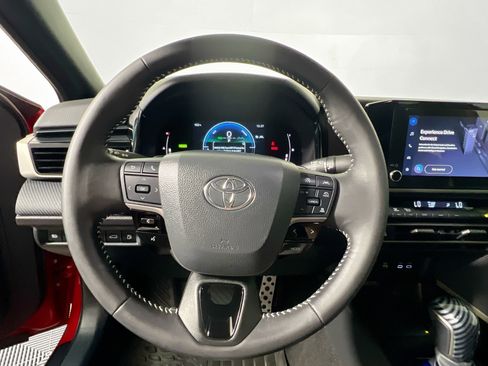 Used 2025 Toyota Camry SE FWD image 17