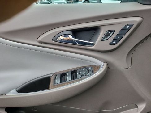 Used 2017 Chevrolet Malibu Premier w/ Driver Confidence Package image 18