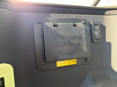 Used 2024 Ford F150 Lightning Platinum image 16