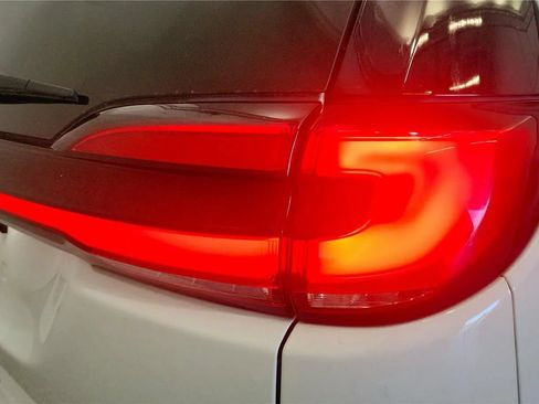 Used 2023 Chrysler Pacifica Touring-L FWD image 15