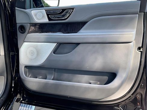 Used 2019 Lincoln Navigator Reserve AWD/4WD image 23