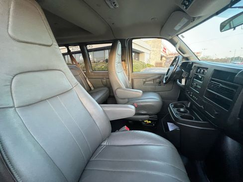 Used 2023 GMC Savana 3500 LS image 40