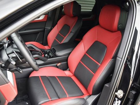 Certified 2025 Porsche Cayenne image 5