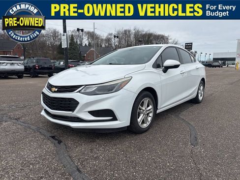 Used 2016 Chevrolet Cruze LT FWD image 1