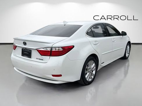 Used 2015 Lexus ES 300h w/ Navigation System Package image 3