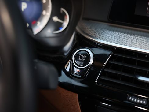 Used 2019 BMW M550i xDrive image 33