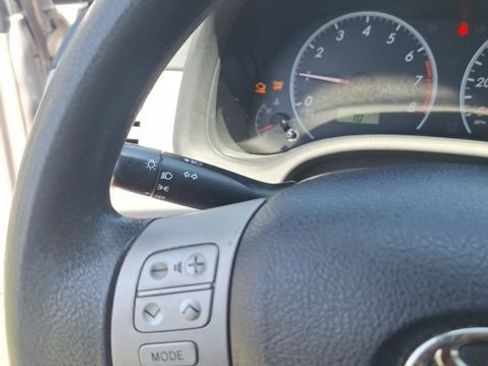 Used 2013 Toyota Corolla LE FWD image 12