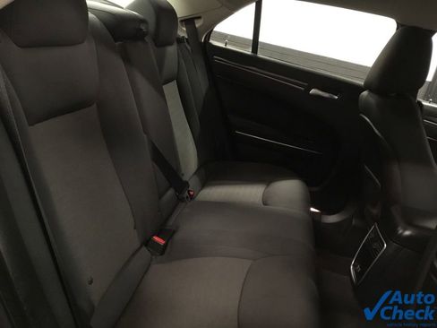 Used 2018 Chrysler 300 Touring w/ Sport Appearance Package image 30