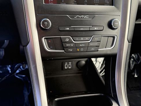 Used 2019 Ford Fusion SE image 24