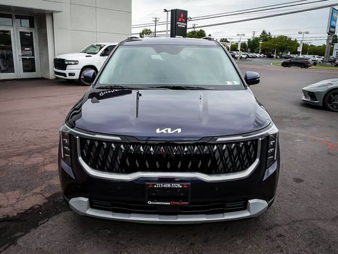 Used 2025 Kia Carnival EX FWD image 2