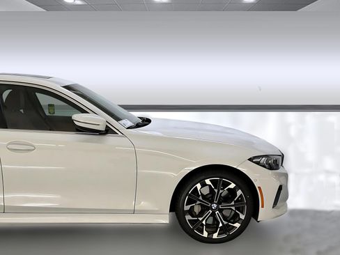 Used 2025 BMW 330i Sedan w/ Convenience Package image 34
