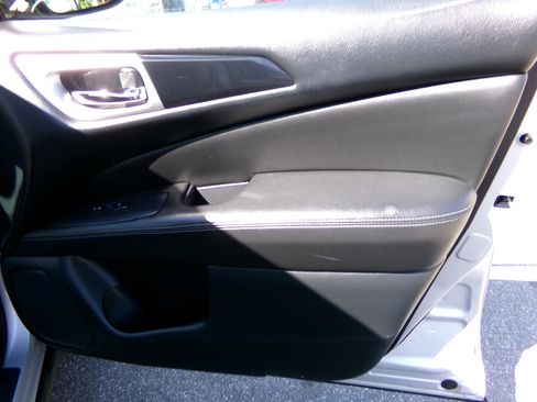 Used 2019 Nissan Pathfinder SV image 26