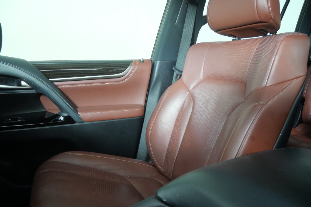 Used 2021 Lexus LX 570 4WD w/ Sport Package image 26