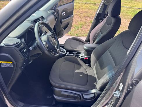 Used 2018 Kia Soul w/ Convenience Package FWD image 13