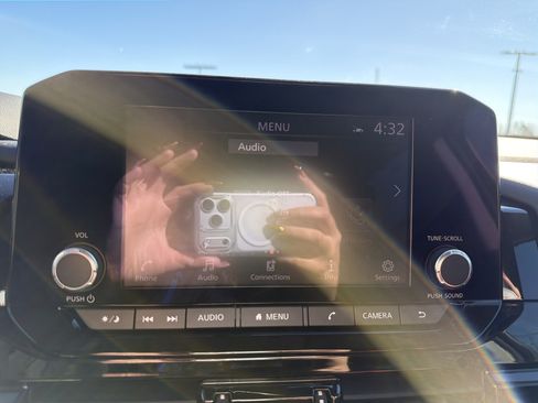 Used 2022 Nissan Pathfinder SV image 23