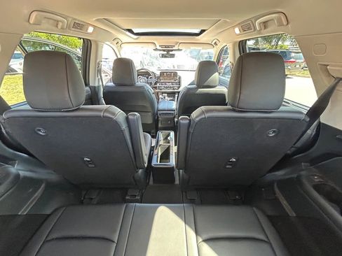 Used 2023 Nissan Pathfinder Platinum image 15