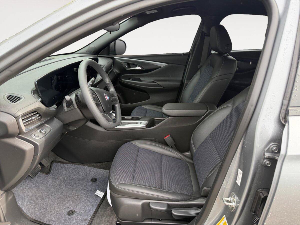 Used 2025 Buick Envista Preferred FWD image 9