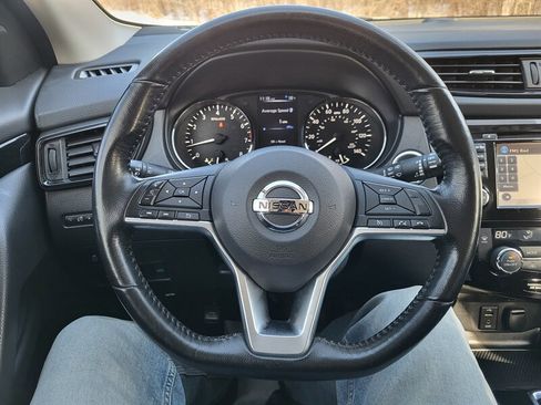 Used 2017 Nissan Rogue Sport SV w/ SV Premium Package FWD image 16