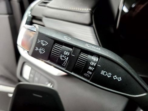 Used 2025 GMC Acadia Elevation image 31