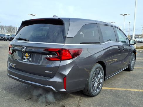 New 2026 Honda Odyssey Touring image 11
