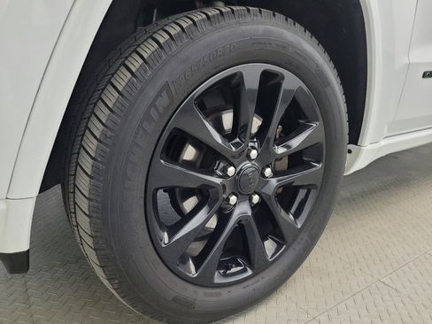 Used 2017 Jeep Grand Cherokee Altitude AWD/4WD image 31