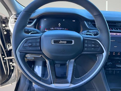 Used 2023 Jeep Grand Cherokee L Limited w/ Luxury Tech Group II image 22