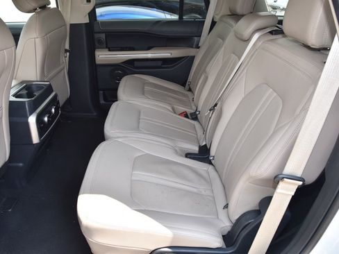 Used 2024 Ford Expedition Limited image 10