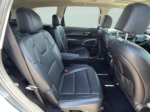 Used 2025 Kia Telluride S AWD/4WD image 10