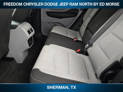 Used 2024 GMC Terrain SLE image 22