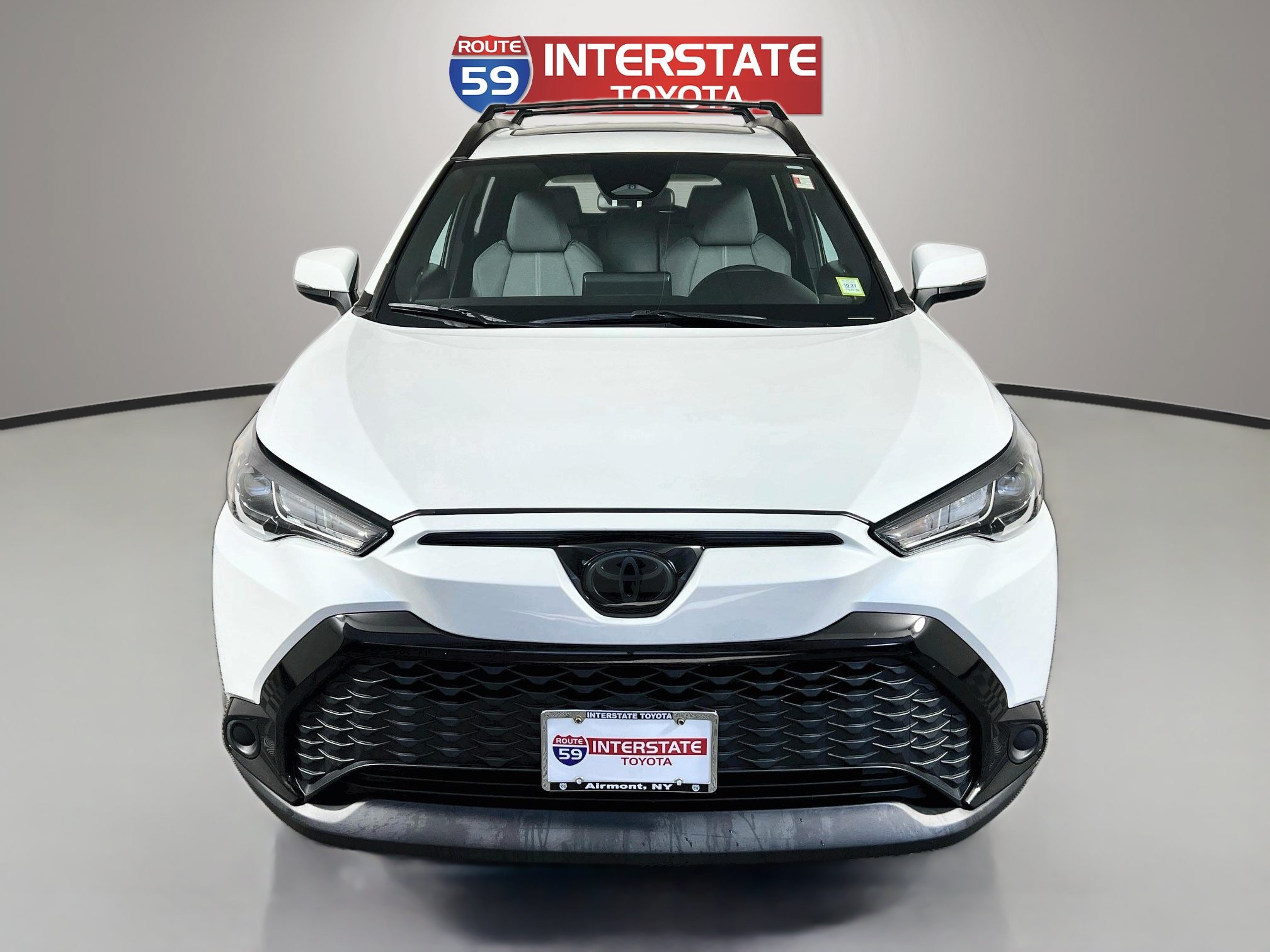 Used 2023 Toyota Corolla Cross AWD Hybrid w/ Moonroof Package image 2