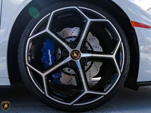 Used 2021 Lamborghini Huracan EVO image 27