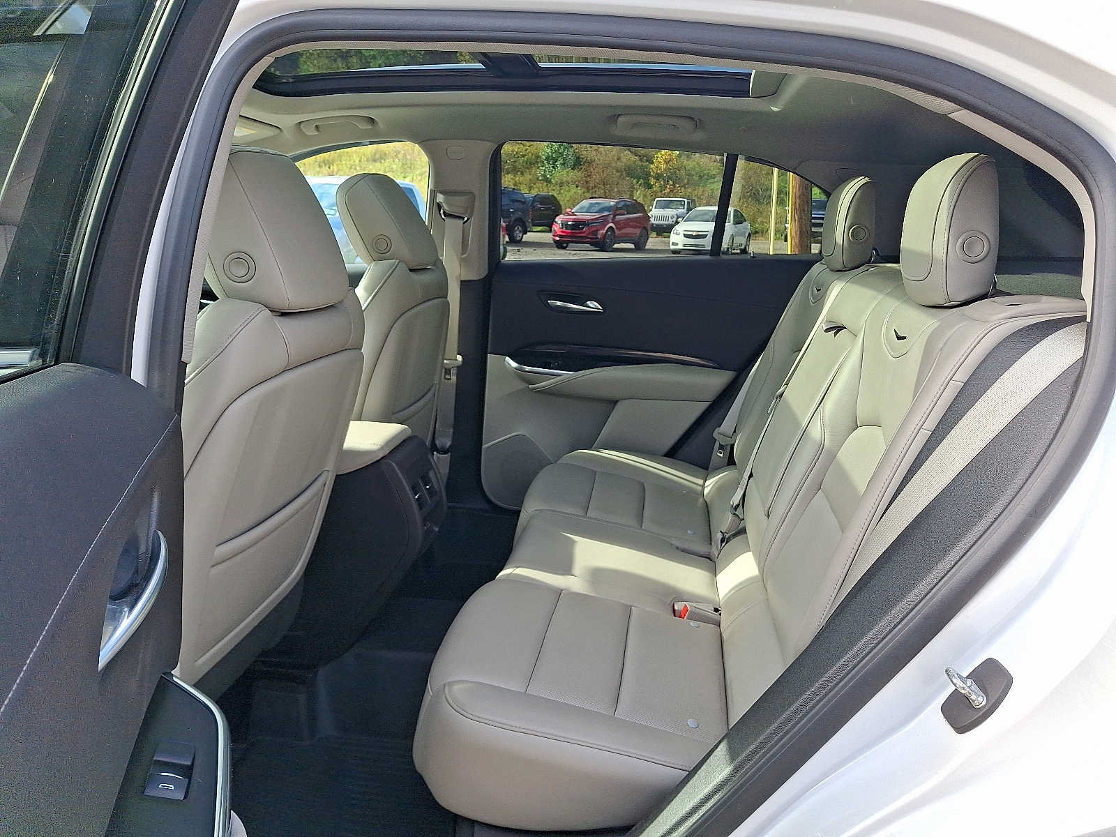 Used 2019 Cadillac XT4 Premium Luxury w/ Enhanced Visibility Package AWD/4WD image 10