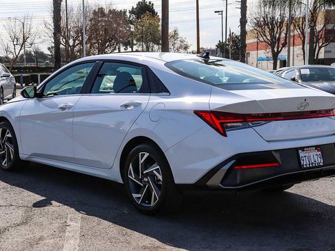 Used 2025 Hyundai Elantra SEL image 8
