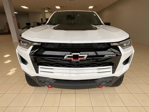 Used 2026 Chevrolet Colorado ZR2 w/ Technology Package AWD/4WD image 2