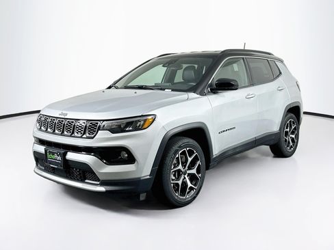 Used 2025 Jeep Compass Limited AWD/4WD image 3