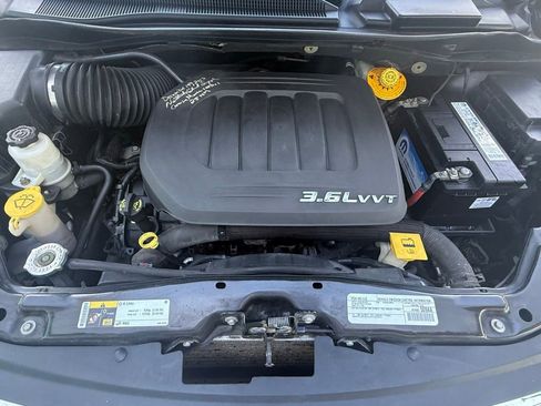 Used 2016 Chrysler Town & Country Touring w/ Driver Convenience Group image 34