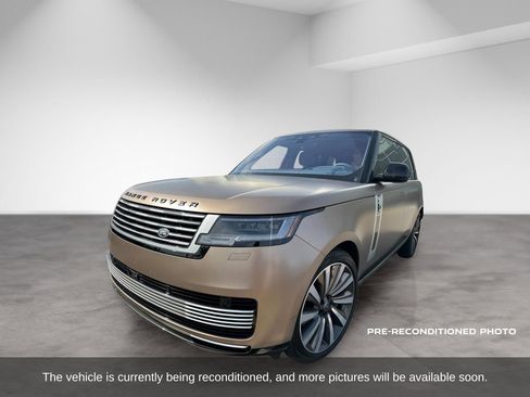 Used 2023 Land Rover Range Rover SV AWD/4WD image 2