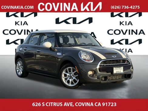 Used 2017 MINI Cooper S image 1