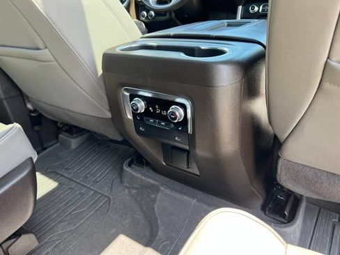 Used 2022 GMC Yukon XL SLT w/ SLT Premium Package AWD/4WD image 20