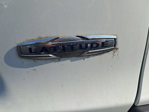 Used 2019 Jeep Cherokee Latitude w/ Popular Appearance Group AWD/4WD image 11