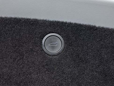 Used 2023 Tesla Model X AWD/4WD image 25