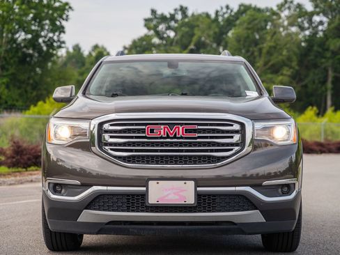Used 2019 GMC Acadia SLT AWD/4WD image 2