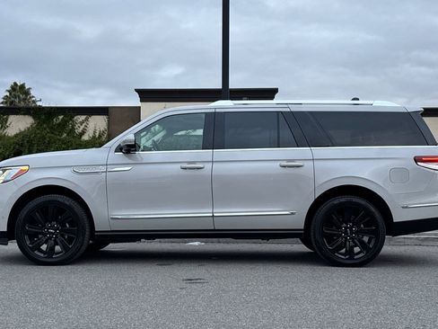 Used 2022 Lincoln Navigator L Reserve image 7