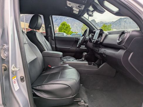 Used 2019 Toyota Tacoma TRD Off-Road AWD/4WD image 32