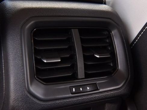 Used 2025 Volkswagen Taos SE AWD/4WD image 22
